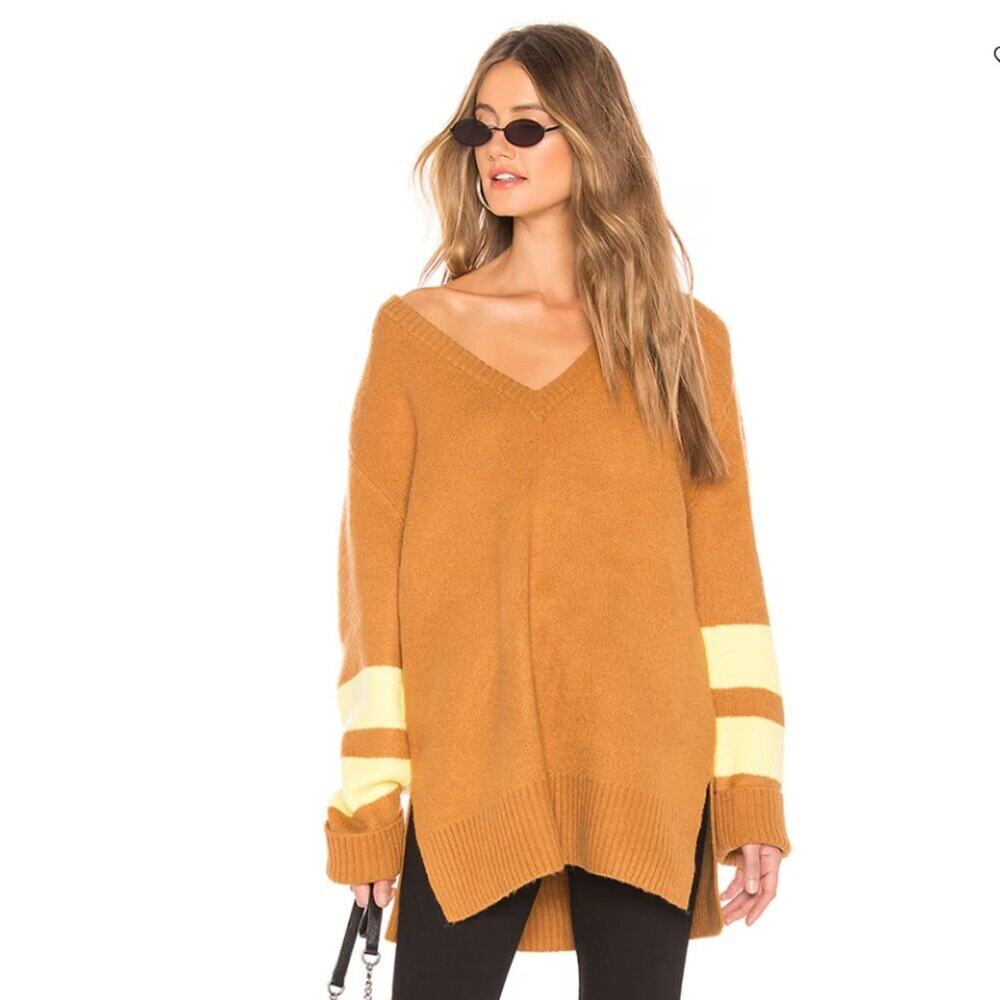 Current/Elliott The 79 V-Neck Tunic Sweater in Brown Sugar